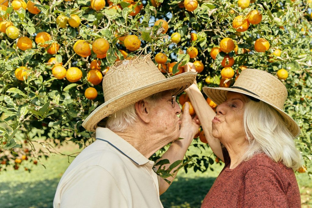 Old couple kissing